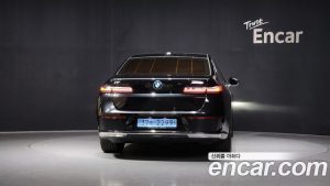 BMW i7 xDrive 60 Design Pure Excellence 2023 года из Южной Кореи