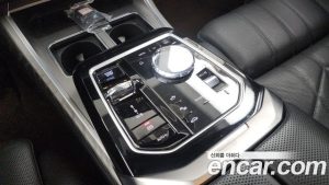 BMW i7 xDrive 60 Design Pure Excellence 2023 года из Южной Кореи