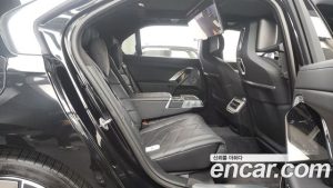 BMW i7 xDrive 60 Design Pure Excellence 2023 года из Южной Кореи