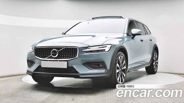 Volvo V60 B5 ULTIMATE AWD 2023 года из Кореи