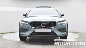 Volvo V60 B5 ULTIMATE AWD 2023 года из Южной Кореи