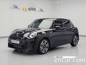Mini Cooper 5Door CLASSIC 2024 года из Южной Кореи