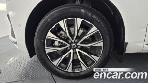 Volvo XC60 B5 Ultra Bright 2025 года из Южной Кореи