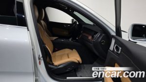 Volvo XC60 B5 Ultra Bright 2025 года из Южной Кореи