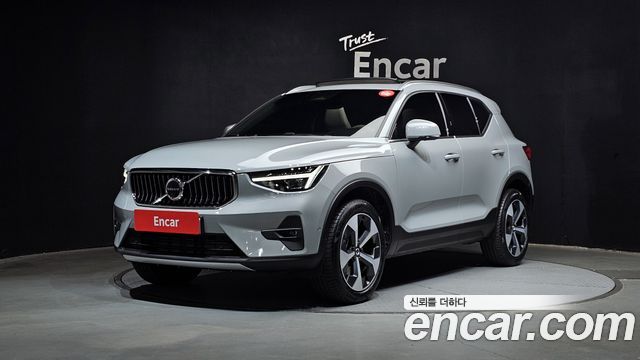 Volvo XC40 B4 Ultra Bright 2025 года из Кореи