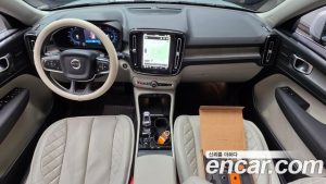 Volvo XC40 B4 Ultra Bright 2025 года из Южной Кореи