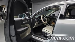 Volvo XC40 B4 Ultra Bright 2025 года из Южной Кореи