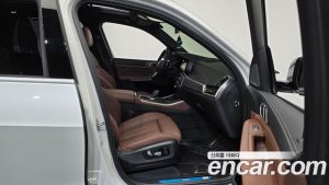 BMW X5 xDrive 45e xLine 2023 года из Южной Кореи