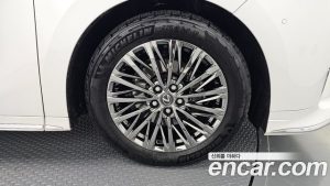 Lexus LM 500h Royal 2025 года из Южной Кореи