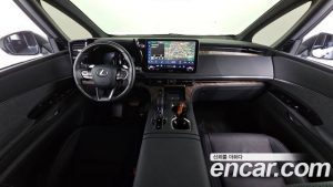 Lexus LM 500h Royal 2025 года из Южной Кореи