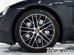 Porsche Taycan Base 2024 года из Южной Кореи