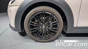 Mini Cooper CLASSIC Plus 2024 года из Южной Кореи