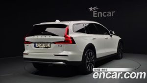 Volvo V60 B5 ULTIMATE AWD 2024 года из Южной Кореи