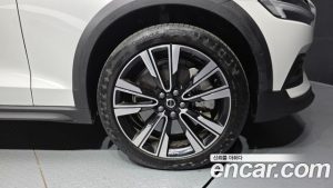 Volvo V60 B5 ULTIMATE AWD 2024 года из Южной Кореи