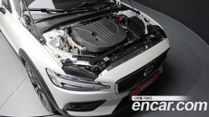 Volvo V60 B5 ULTIMATE AWD 2024 года из Южной Кореи