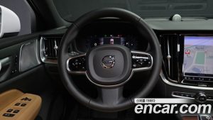 Volvo V60 B5 ULTIMATE AWD 2024 года из Южной Кореи