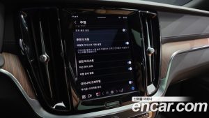 Volvo V60 B5 ULTIMATE AWD 2024 года из Южной Кореи