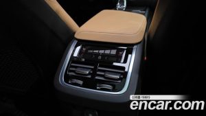 Volvo V60 B5 ULTIMATE AWD 2024 года из Южной Кореи