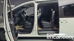 Hyundai Staria 4WD Tourer 11-Seater 2024 года из Южной Кореи