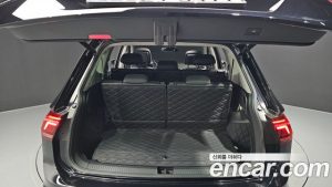 Volkswagen Tiguan 2.0 TSI Prestige 2023 года из Южной Кореи