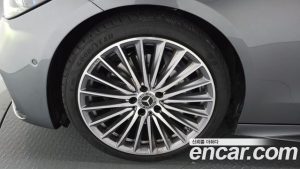 Mercedes-Benz C-Class C300 4MATIC AMG Line 2023 года из Южной Кореи