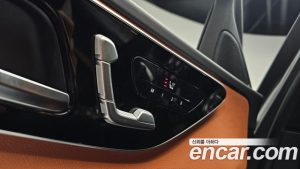 Mercedes-Benz C-Class C300 4MATIC AMG Line 2023 года из Южной Кореи