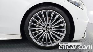 Mercedes-Benz C-Class C300 4MATIC AMG Line 2023 года из Южной Кореи