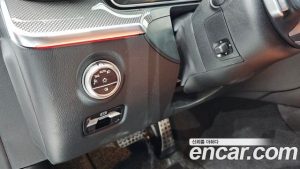 Mercedes-Benz C-Class C300 4MATIC AMG Line 2023 года из Южной Кореи