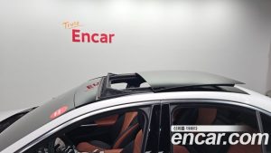 Mercedes-Benz C-Class C300 4MATIC AMG Line 2023 года из Южной Кореи