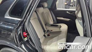 Audi Q4 e-tron 40 Premium 2023 года из Южной Кореи