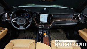 Volvo XC60 B5 ULTIMATE Bright 2023 года из Южной Кореи