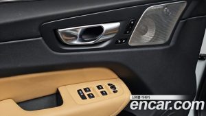 Volvo XC60 B5 ULTIMATE Bright 2023 года из Южной Кореи