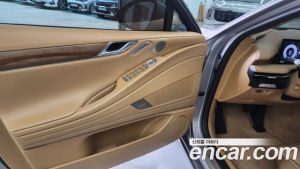 Genesis G80 e-AWD 2025 года из Южной Кореи