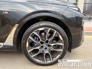 BMW X7 xDrive 40i M Sport 6 2024 года из Южной Кореи