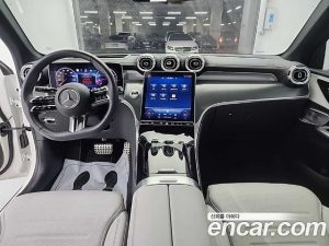 Mercedes-Benz GLC-Class GLC300 4MATIC AMG Line 2023 года из Южной Кореи