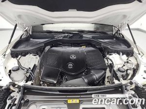 Mercedes-Benz GLC-Class GLC300 4MATIC AMG Line 2023 года из Южной Кореи