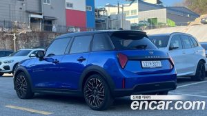 Mini Cooper 5Door Favoured 2025 года из Южной Кореи