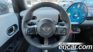 Mini Cooper 5Door Favoured 2025 года из Южной Кореи