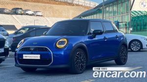 Mini Cooper 5Door Favoured 2025 года из Южной Кореи