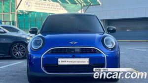 Mini Cooper 5Door Favoured 2025 года из Южной Кореи