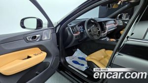 Volvo XC60 B6 ULTIMATE Bright 2024 года из Южной Кореи