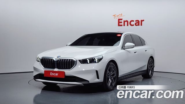 BMW 5-Series 530i xDrive 2024 года из Кореи