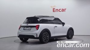Mini Cooper Favoured 2025 года из Южной Кореи