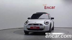 Mini Cooper Favoured 2025 года из Южной Кореи