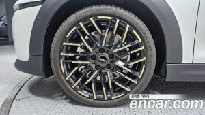Mini Cooper Favoured 2025 года из Южной Кореи