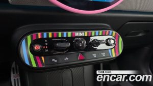 Mini Cooper Favoured 2025 года из Южной Кореи