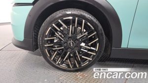 Mini Cooper Favoured 2025 года из Южной Кореи