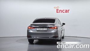 Lexus ES Luxury Plus 2023 года из Южной Кореи