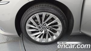 Lexus ES Luxury Plus 2023 года из Южной Кореи