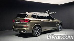 BMW X5 xDrive 40i M Sport 2025 года из Южной Кореи